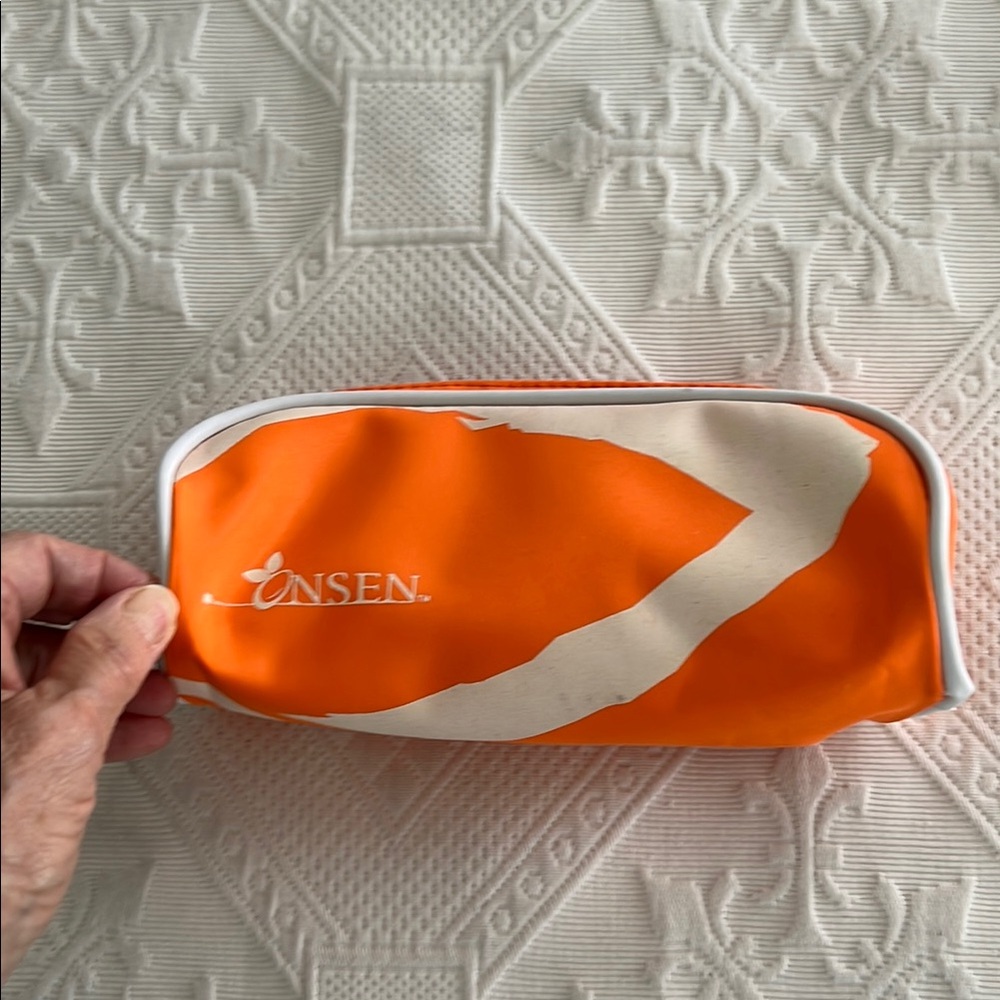 BRAND NEW ONSEN SMALL ZIPPERED COSMETIC BAG